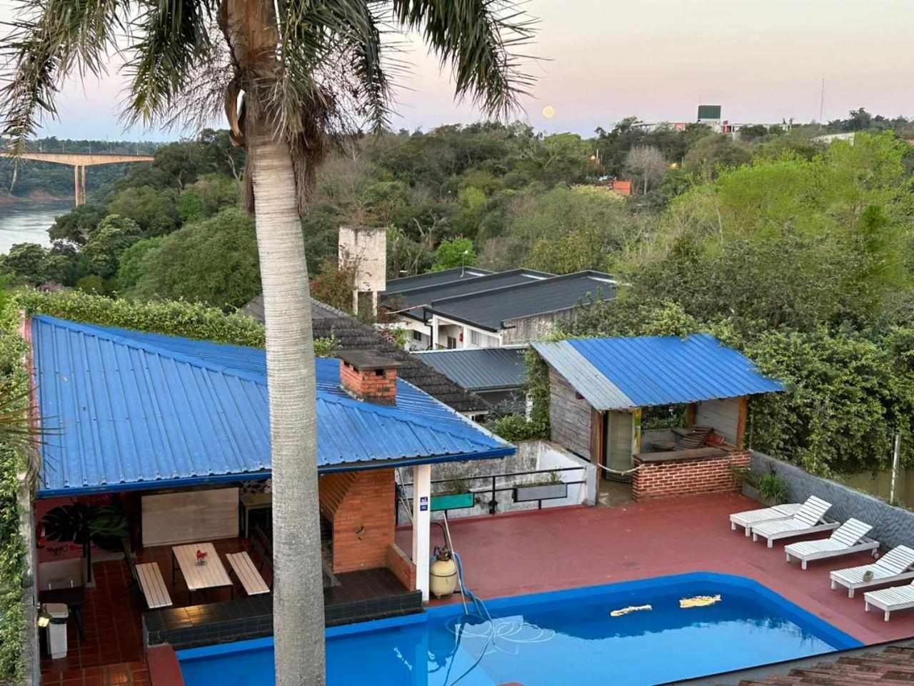 Guembe Al Rio Hostel ปูแอร์โตอีกวาซู ภายนอก รูปภาพ