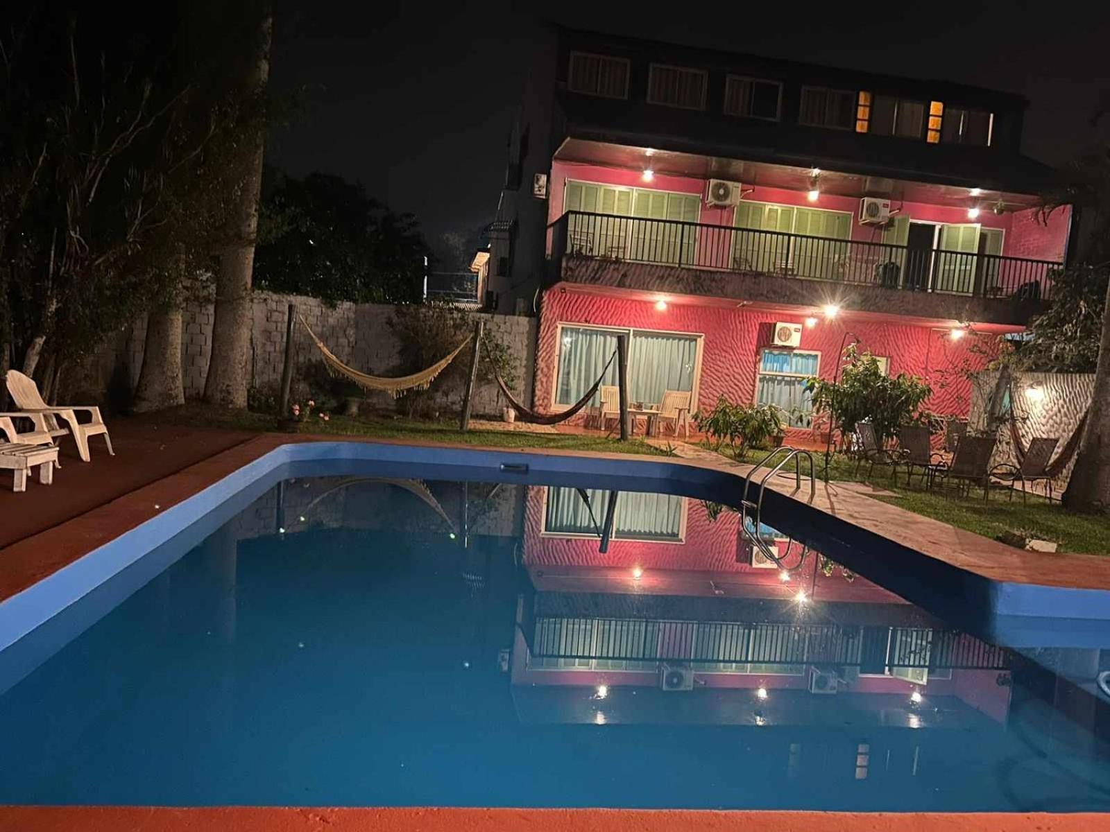 Guembe Al Rio Hostel ปูแอร์โตอีกวาซู ภายนอก รูปภาพ
